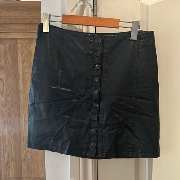 FREE PEOPLE Oh Snap Vegan Leather Miniskirt 8 - Picture 3 of 12
